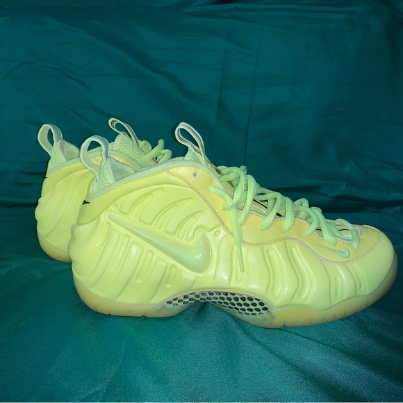 Nike Air Foamposite ’Volt Yellow’ - Picture 3 of 7